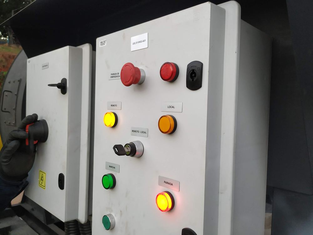 Tablero de transferencia automática con pulsadores y señalización